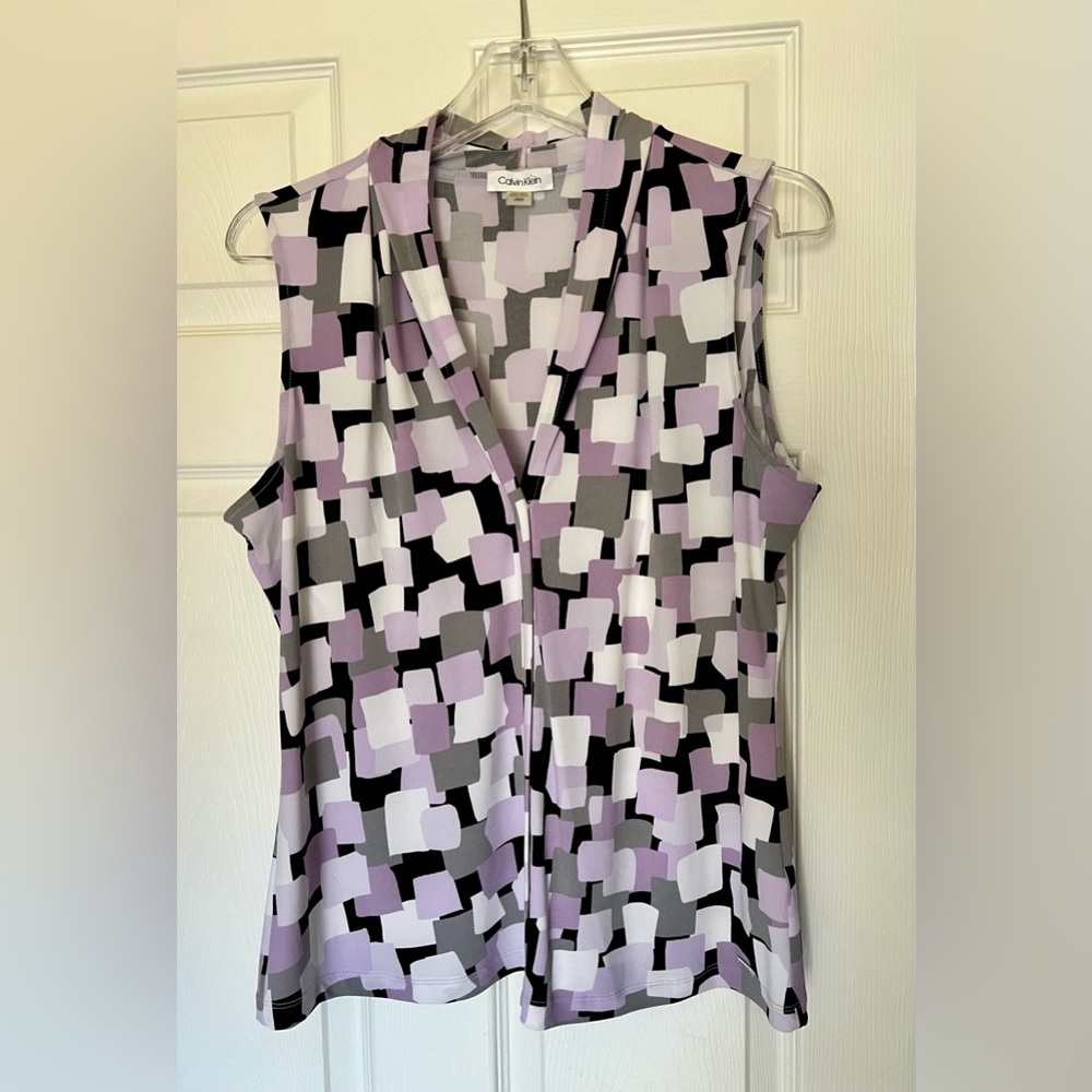 Calvin Klein suit separates print top. Excellent condition, worn once. Large.